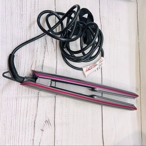 Amovee Mini Hair Straightener in pink and black